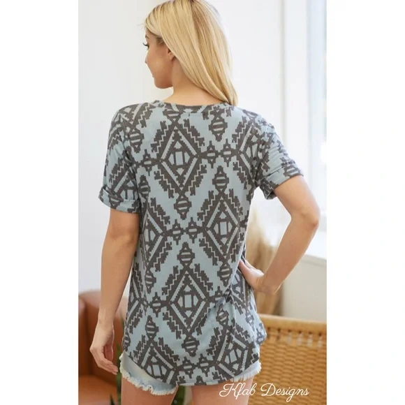 ❤️SALE! V Neck Super Soft Jersey Knit Geo Print Top w/Pocket! - Picture 6 of 7